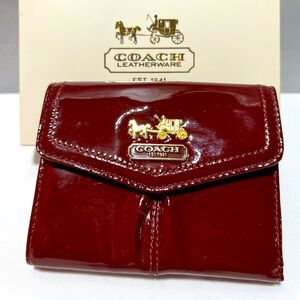 NWOT Coach Patent Leather Clutch Wallet